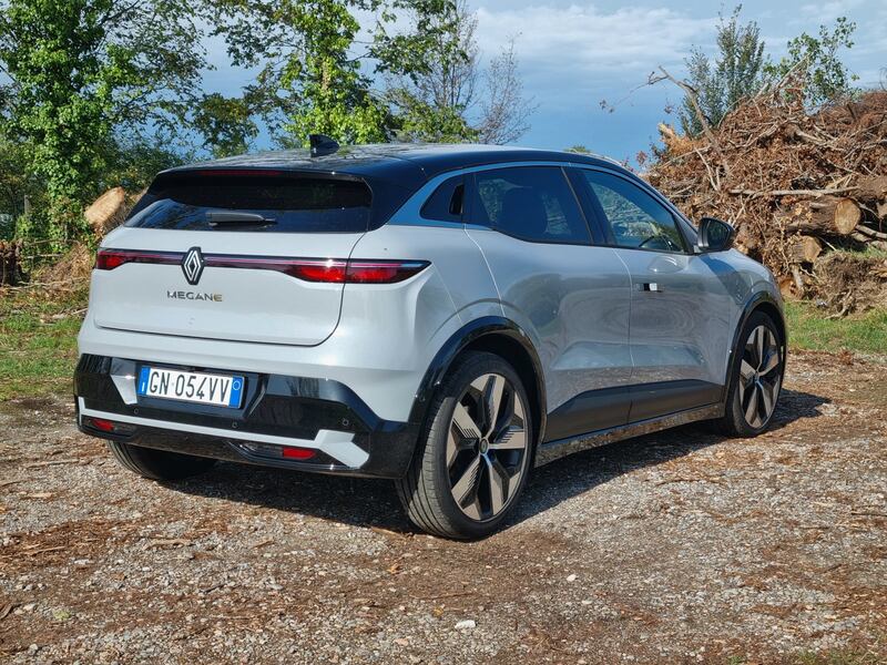 Renault Megane E-Tech Electric: guarda la gallery del crossover ibrido 10