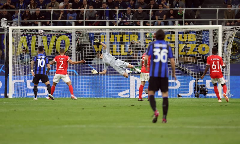 Barella gol Inter Benfica