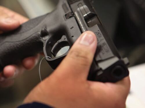 Verona, romeno pesta militari ed estrae pistola dopo rapina. Arrestato