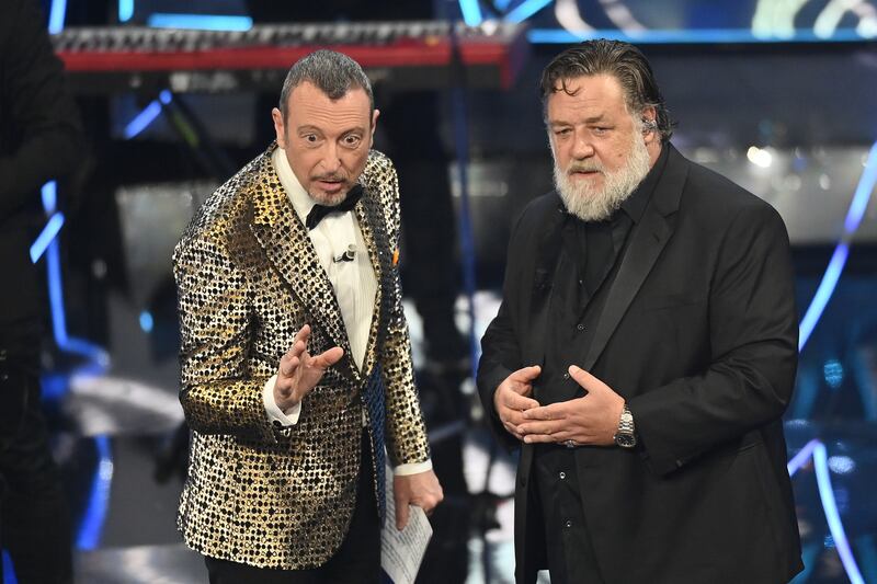 Sanremo 2024: ecco il look della terza serata del Festival di conduttore, co-conduttrice e ospiti 3