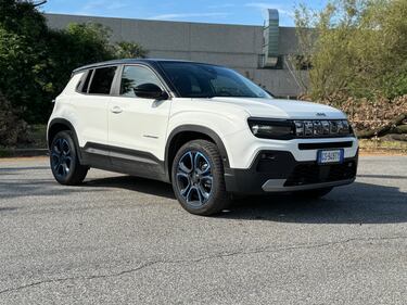 Jeep Avenger mild-hybrid: guarda la gallery del nuovo B-SUV ibrido 4