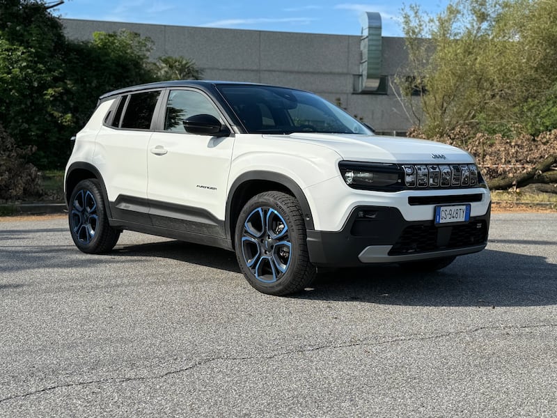 Jeep Avenger mild-hybrid: guarda la gallery del nuovo B-SUV ibrido 4