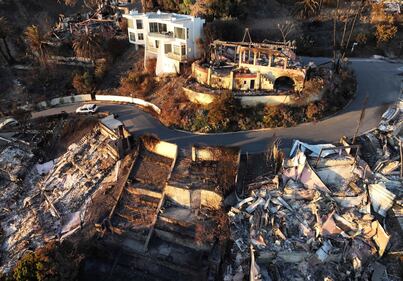 Le impressionanti immagini dall'alto della devastazione di Los Angeles 7