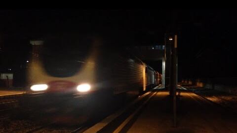 Salento, turista finisce sotto a un treno e perde la mano
