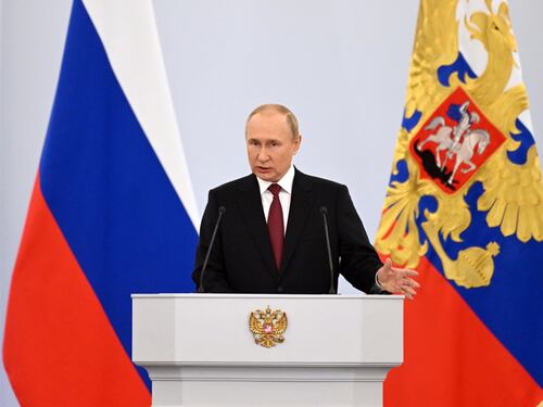 "Difenderemo le nuove terre": così Putin certifica l'annessione
