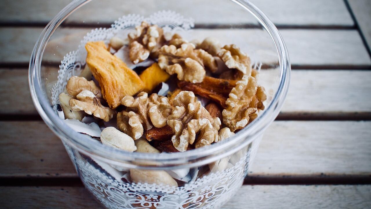 Frutta secca, i momenti della giornata per consumare uno spuntino salutare