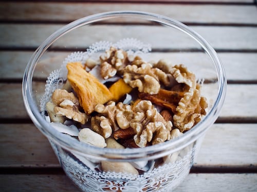 Frutta secca, i momenti della giornata per consumare uno spuntino salutare