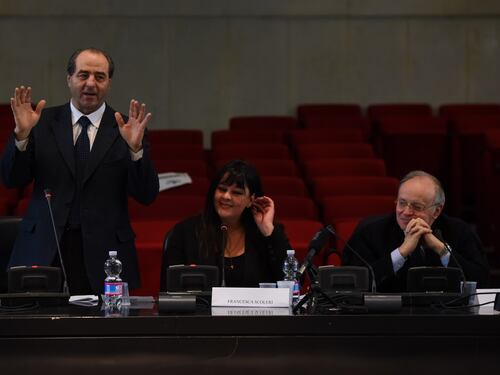In un'aula deserta la patetica rimpatriata dei duri di Mani pulite