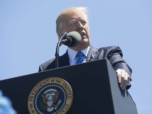 Trump corregge il tiro: "Volevo condividere con la Russia i fatti sul terrorismo"