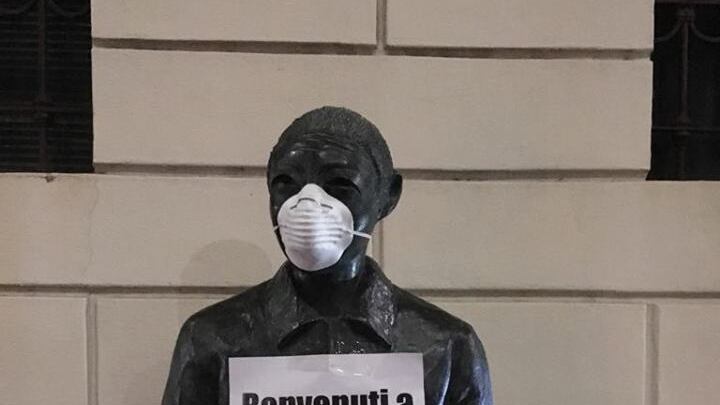 "Troppo smog, non usate le auto"