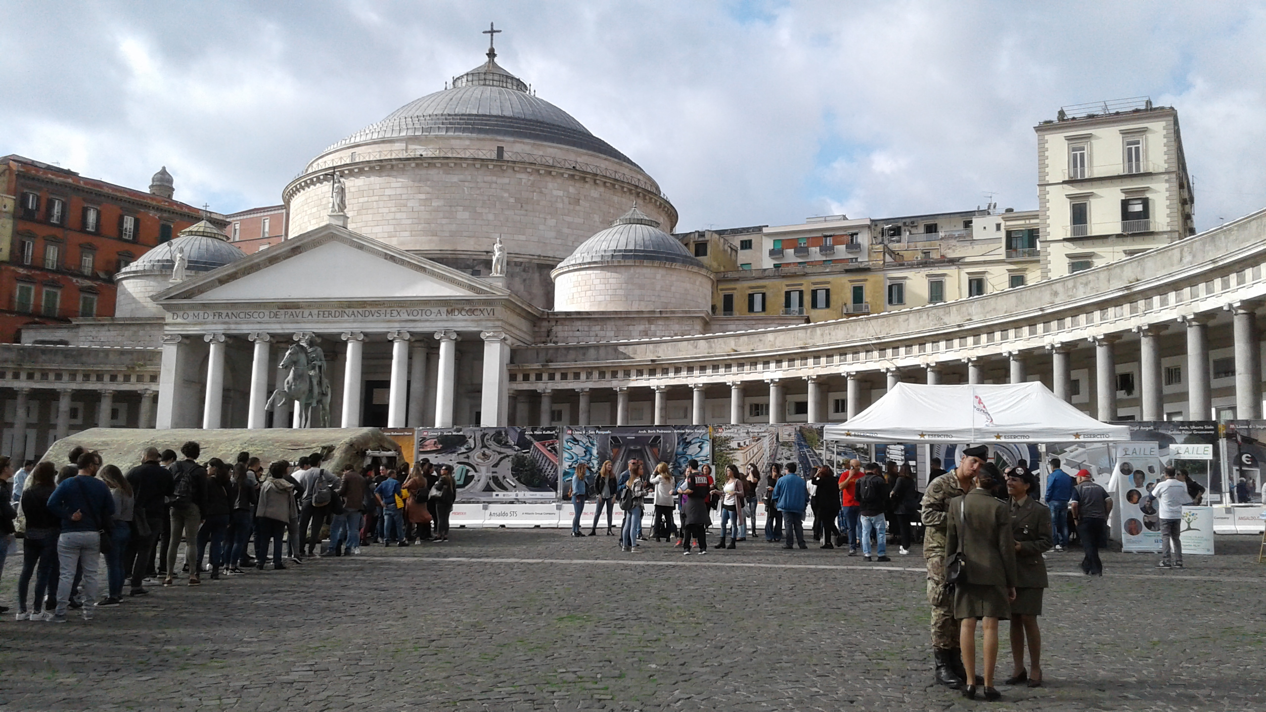 Napoli, tutti in fila per Alessandro Maria 2