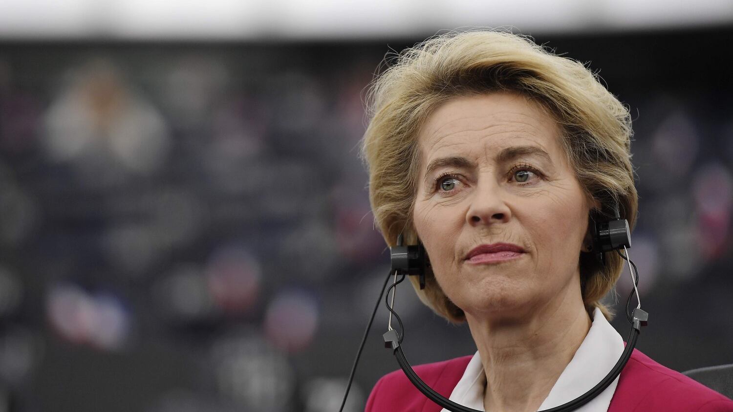 Germania, accuse al ministero della Difesa: "Ha cancellato prove a carico della von der Leyen"