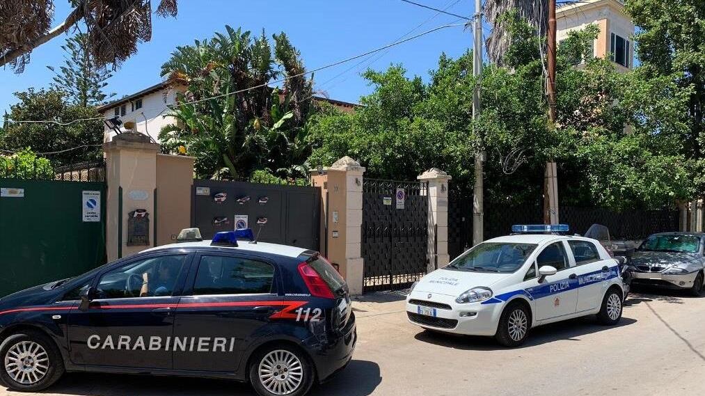Lavora in nero percependo il reddito di cittadinanza, denunciati in due