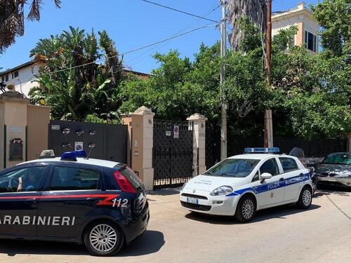 Lavora in nero percependo il reddito di cittadinanza, denunciati in due