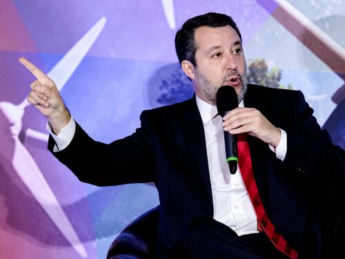 Salvini salta il Cdm "per motivi personali" e rientra a Milano
