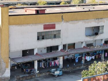 Napoli, l'accampamento dei rom nell'ex mercato ortofrutticolo 10