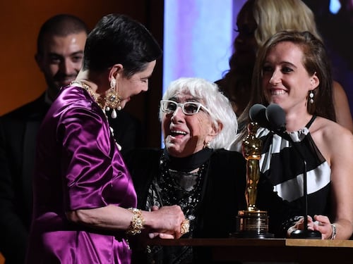 Lina Wertmuller ha ricevuto l'Oscar ma lei scherza: "Perché Oscar? Chiamiamolo Anna"