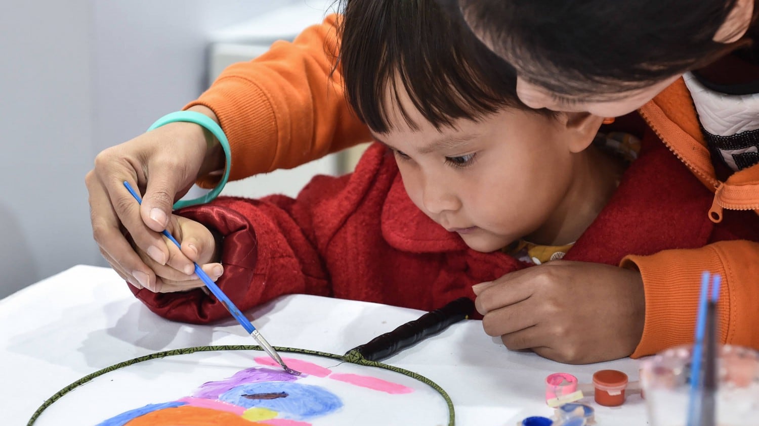 Cina, ogni coppia potrà avere due bimbi. Fine alla politica del figlio unico