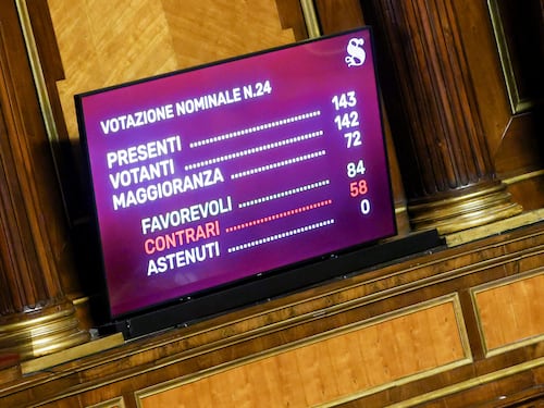 "Pronti al tribunale". Opposizioni e associazioni all'assalto della legge Varchi