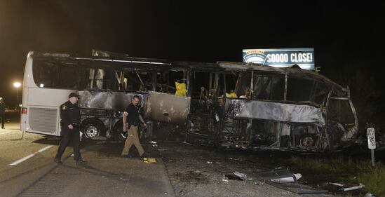 USA, scontro fra tir e bus, morti 9 studenti, almeno 32 feriti 12