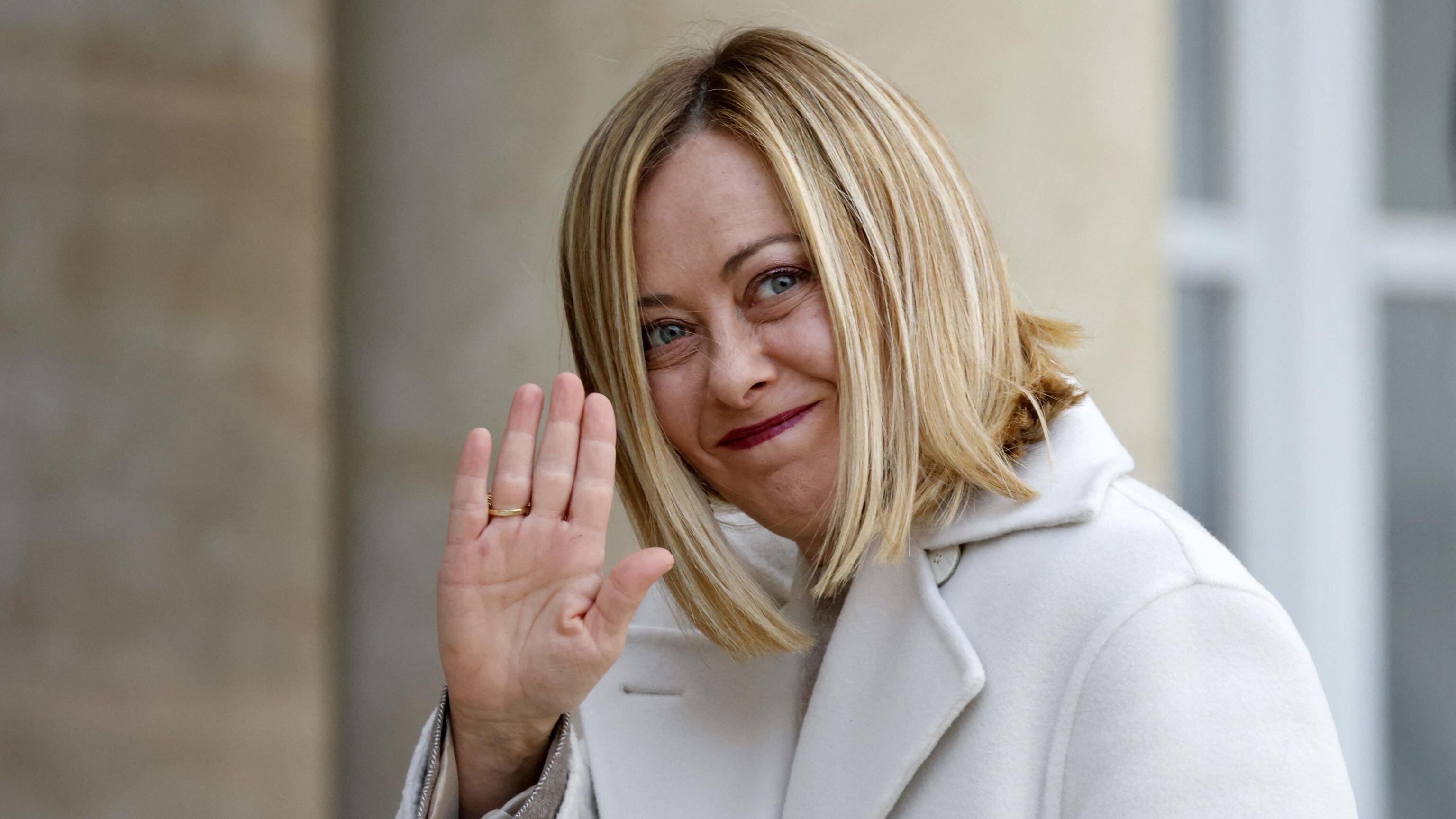 E la Meloni sconfigge gli evasori