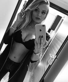 Mercedesz Henger, reggiseno bollente 1