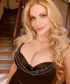 Francesca Cipriani sexy in piscina 25