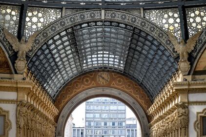Coronavirus, a Milano la Galleria Vittorio Emanuele è deserta 1