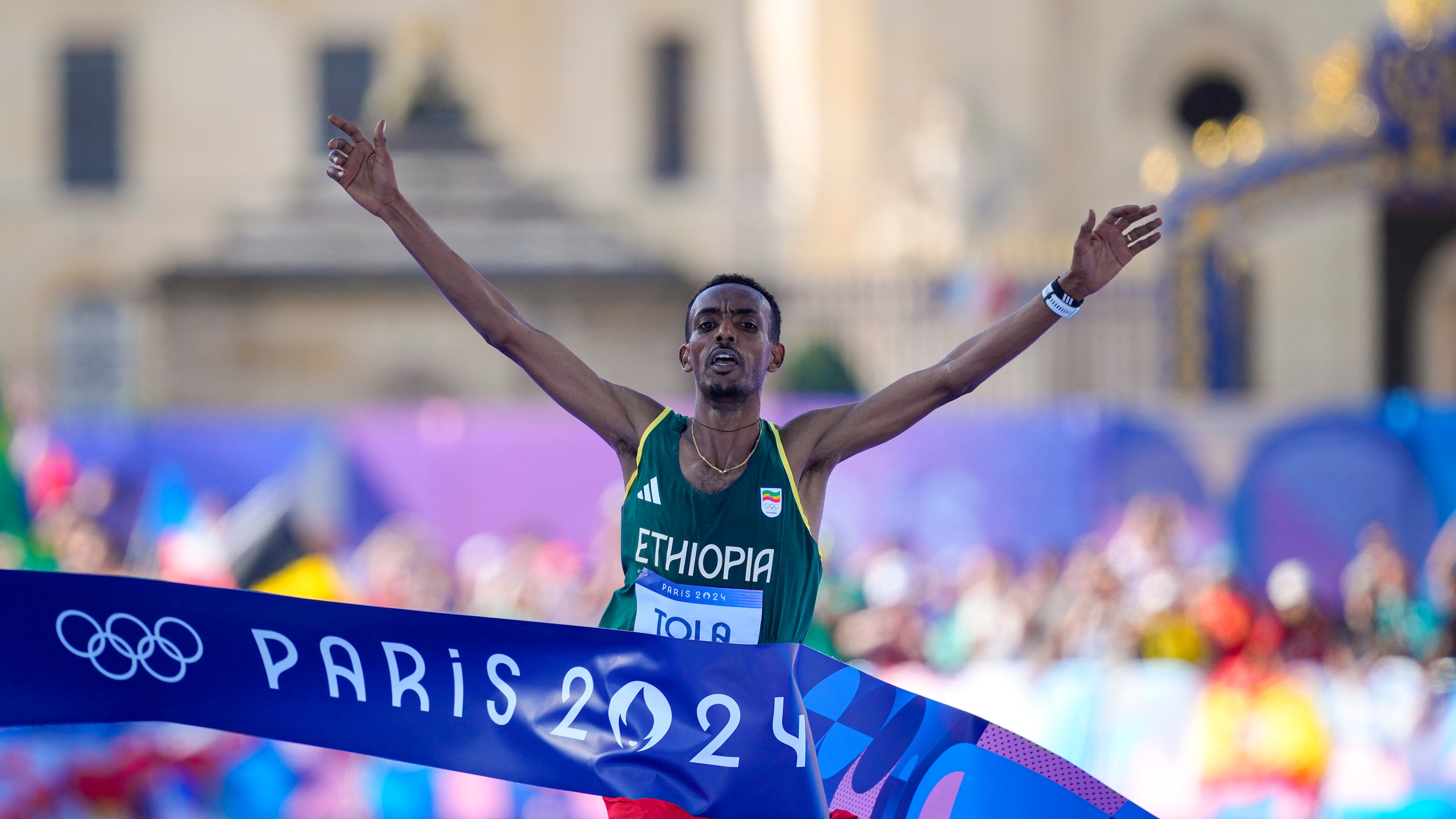 Maratona, l'etiope Tola vince con record olimpico. Crippa al 25° posto