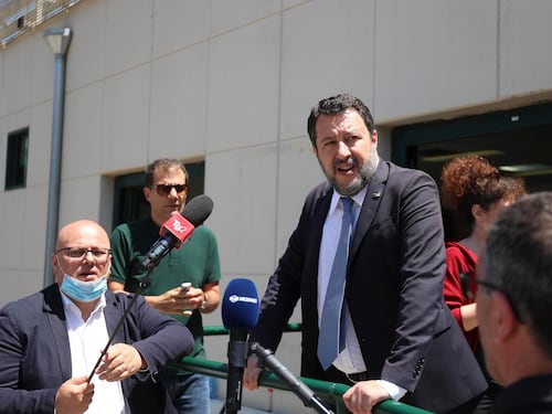 "Se Di Maio facesse il suo dovere non mi muoverei". L'affondo di Salvini sul ministro