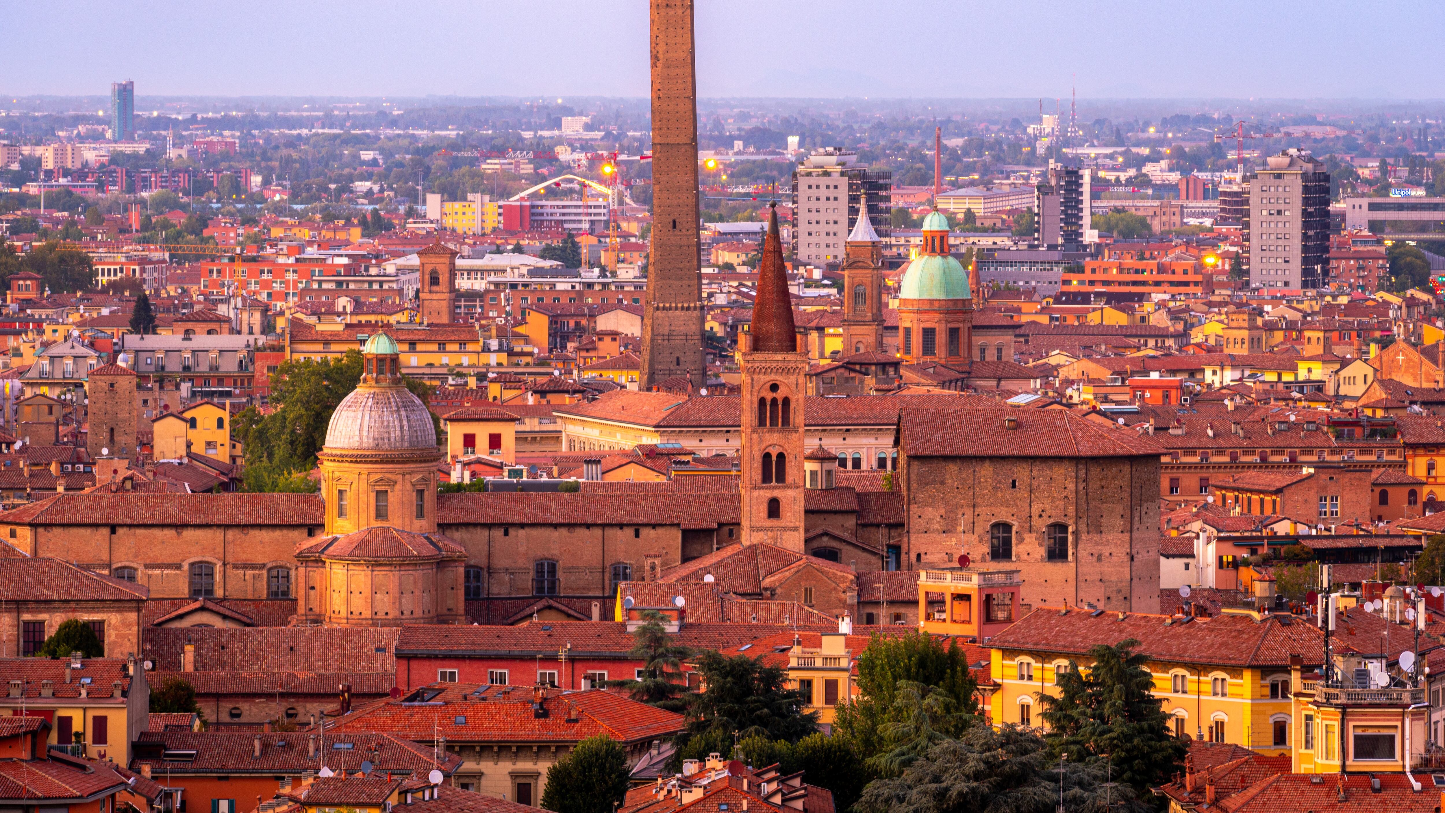 Bologna, tour immaginario nelle parole di Lucio Dalla