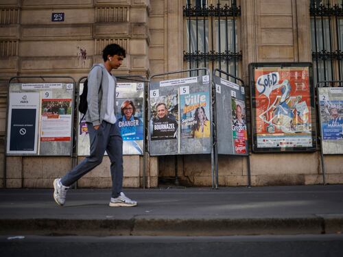 Francia al voto, la sfida nelle città, il test del Rn, il rischio per i verdi: cosa c’è in gioco con vista sulle presidenziali del 2027