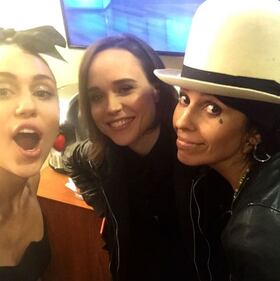 Miley Cyrus hot a Hilarity for Charity 16