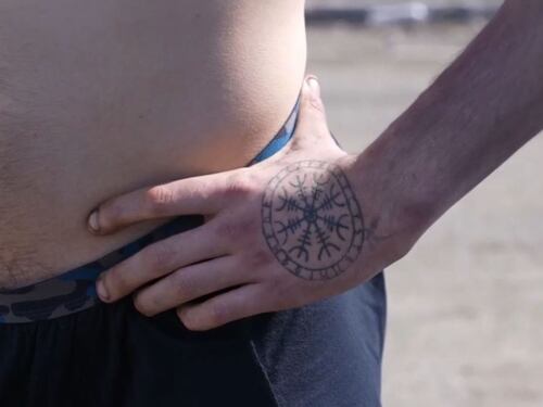 Ecco cosa nascondono i tatuaggi del Battaglione Azov