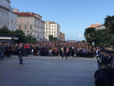Sparatoria Trieste, il cordoglio ai funerali dei due agenti uccisi 5