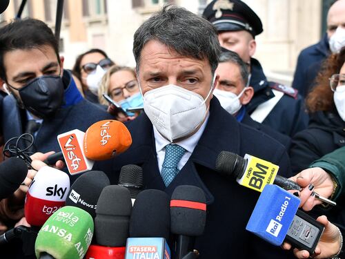 I centristi ora esultano: "Lo spazio si è allargato". Ma Renzi balla da solo e torna a guardare al Pd