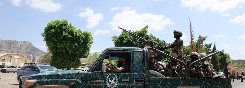 Houthi, colpita una base militare in Arabia Saudita con missili e droni. Tajani: “Nostri militari in sicurezza”