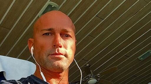 L'attacco a Bettarini: "Così ha offeso i suoi figli"
