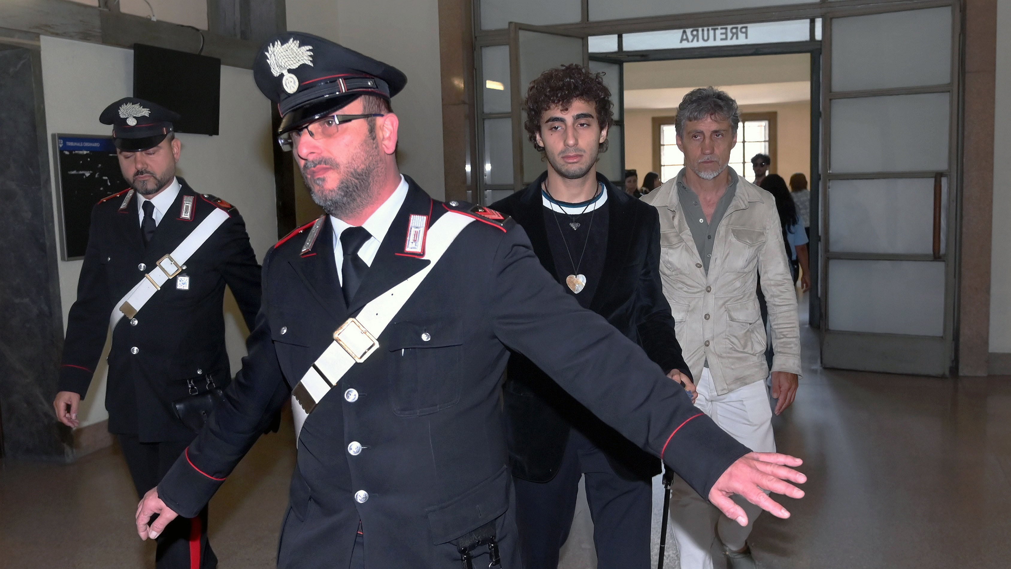 "Lui stava per morire e quel branco rideva"