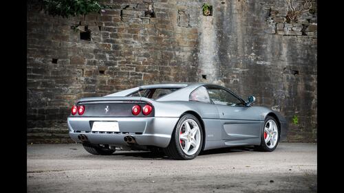 Ferrari F355, guarda tutte le foto 5