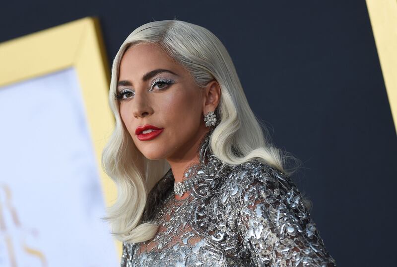 Lady Gaga, scollatura hot alla première 12