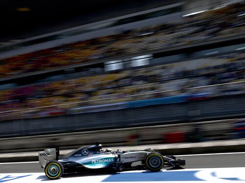 Super Hamilton, pole position a Shanghai