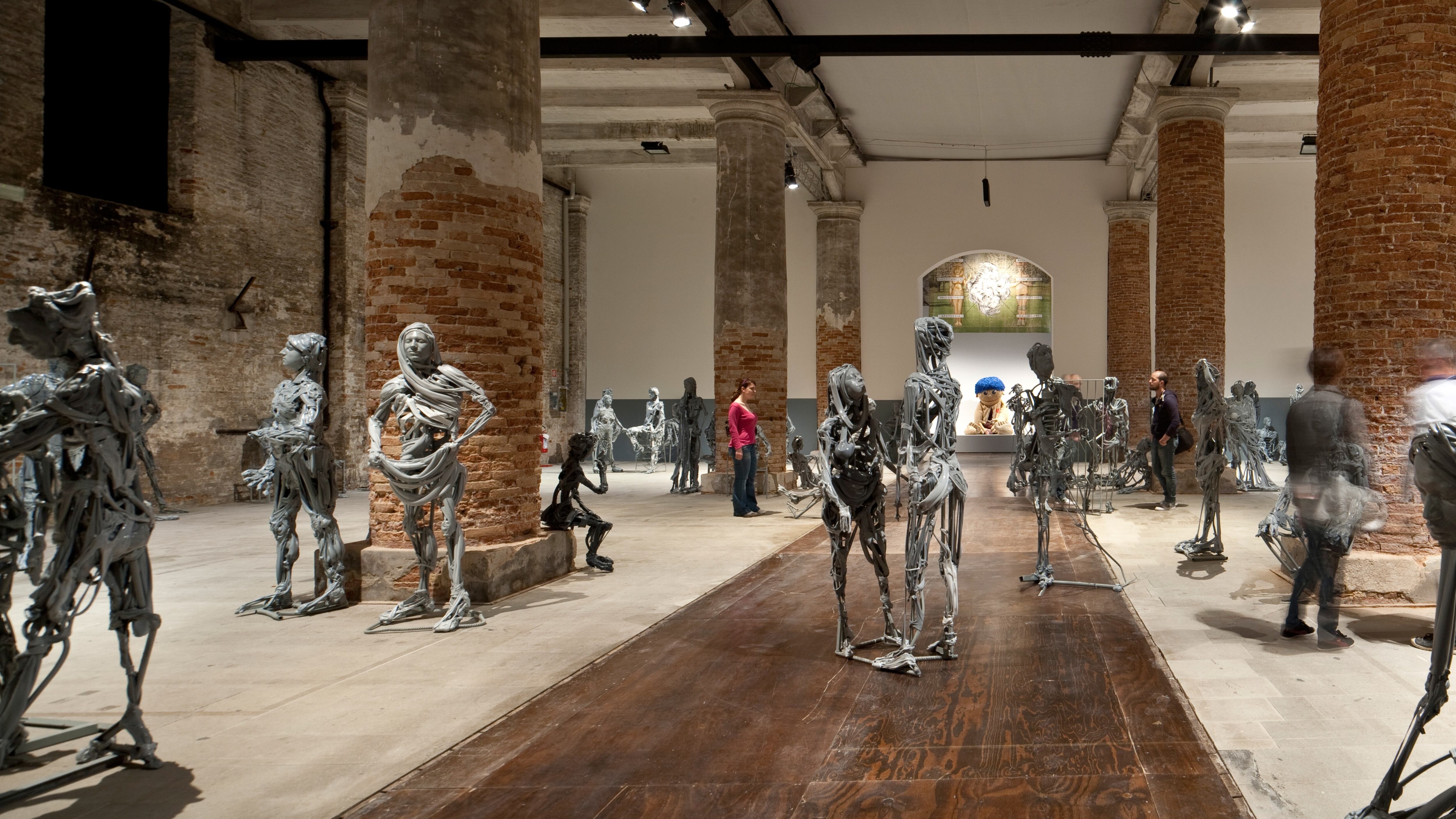 Bizzosa, folle, immaginifica: una Biennale di Venezia che stupisce
