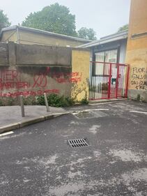 Scritte minatorie contro la Lega e FdI a Milano 3