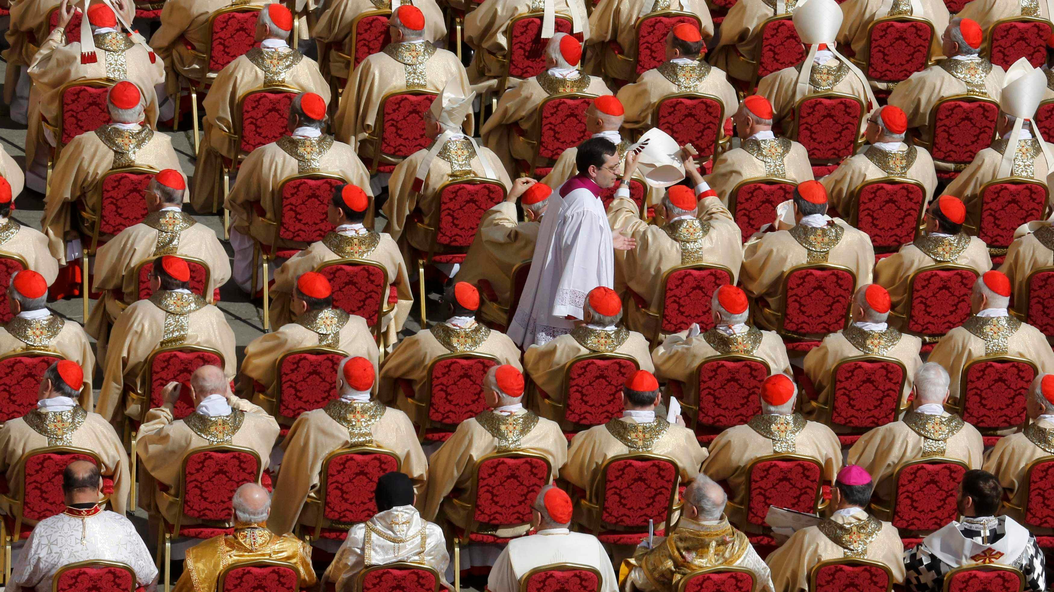 Il Papa ha scelto il Camerlengo, ma non piace ai tradizionalisti
