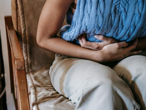 Dolore addominale, ecco quando rivolgersi al medico