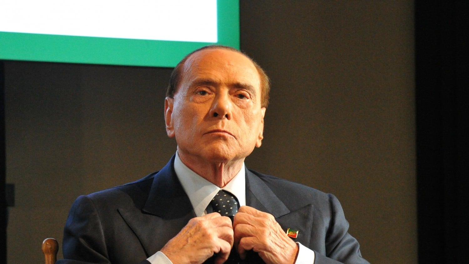 Berlusconi: "Sfida tra noi e M5s, Pd si è chiamato fuori"