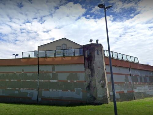 In carcere a 85 anni. Ma i giudici le sospendono la pena