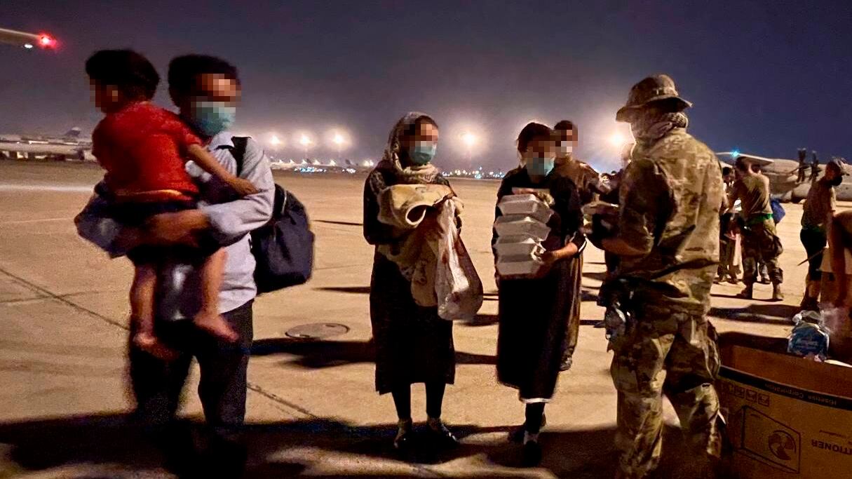 "Frustati perché indossavamo i jeans". La follia talebana per le vie di Kabul