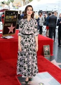 Los Angeles: Anne Hathaway premiata con una stella sulla Walk Of Fame 1